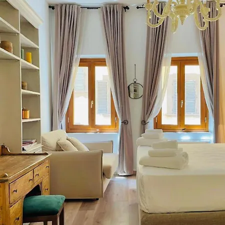 Santa Maria Novella Apartment *